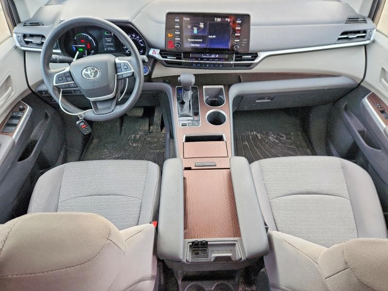 2021 TOYOTA SIENNA LE 8