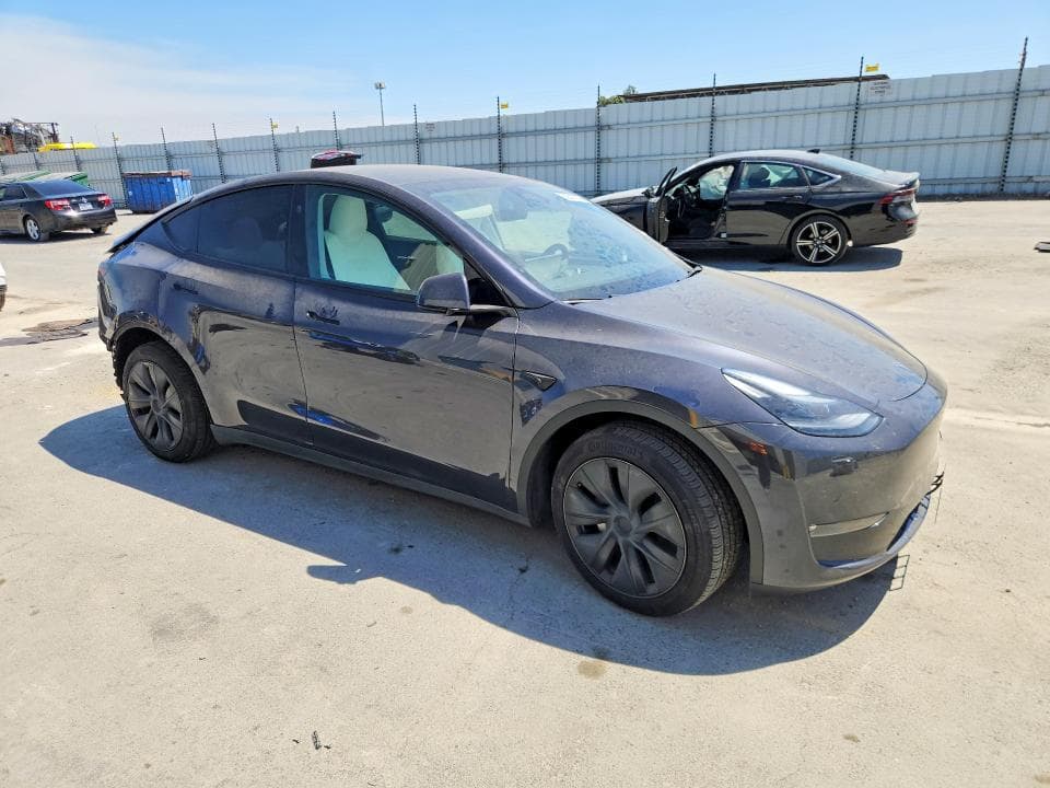 2024 TESLA MODEL Y 4