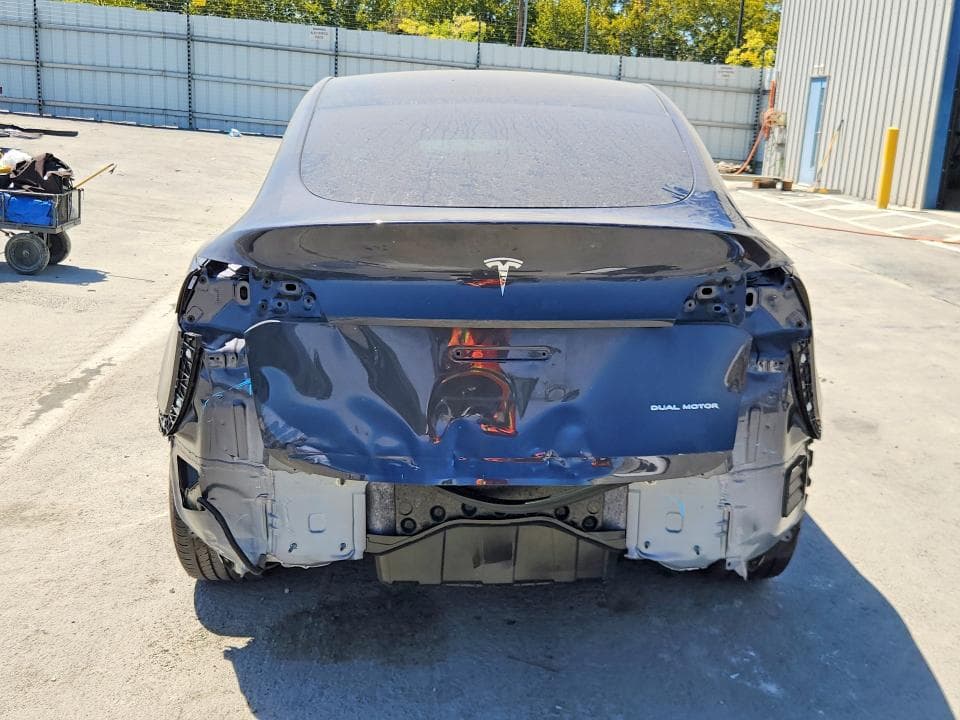 2024 TESLA MODEL Y 6
