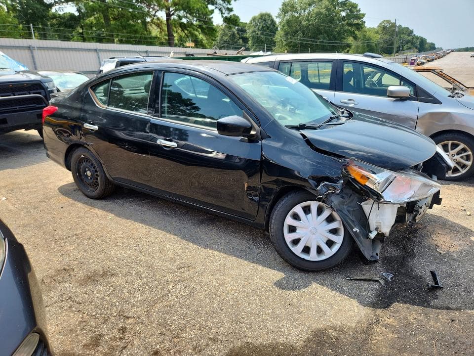 2019 NISSAN VERSA SV 4