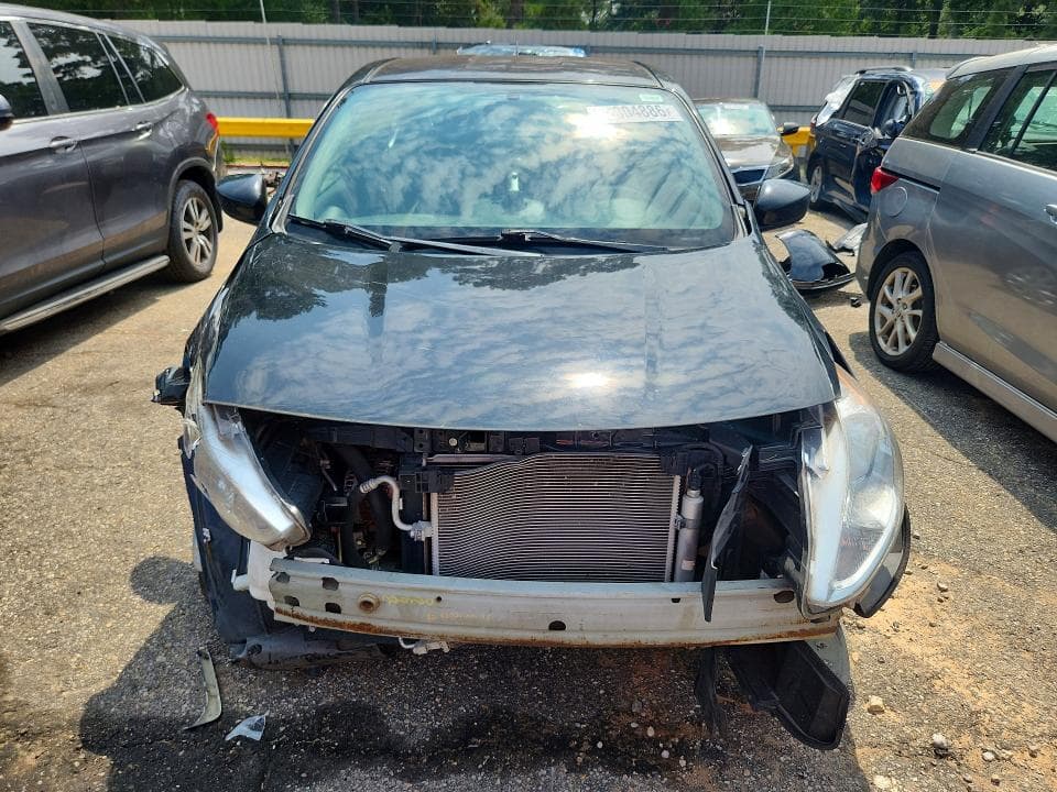 2019 NISSAN VERSA SV 5