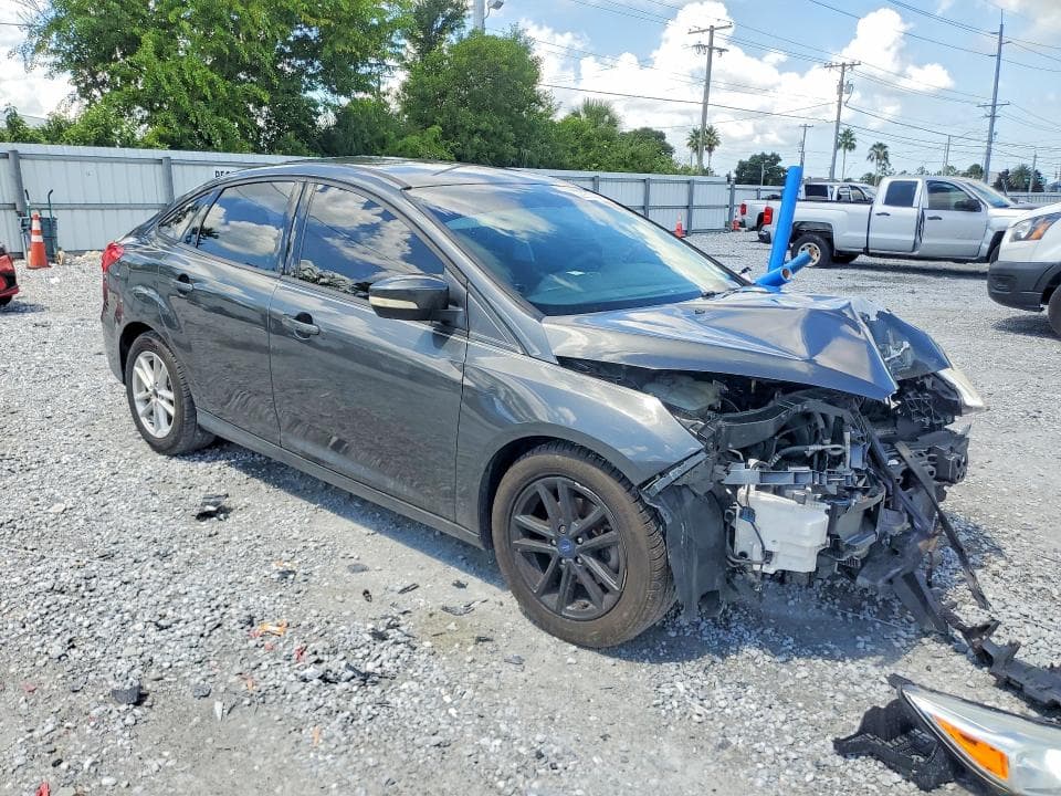 2017 FORD FOCUS SE 4