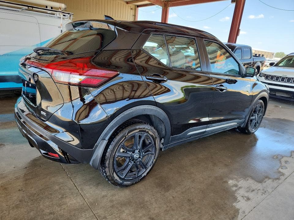 2023 NISSAN KICKS SR 3