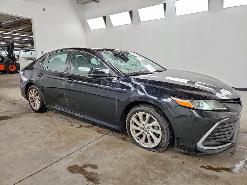 2022 TOYOTA CAMRY LE 4