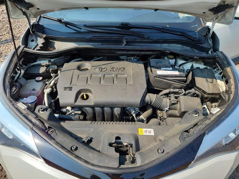 2021 TOYOTA C-HR XLE 12