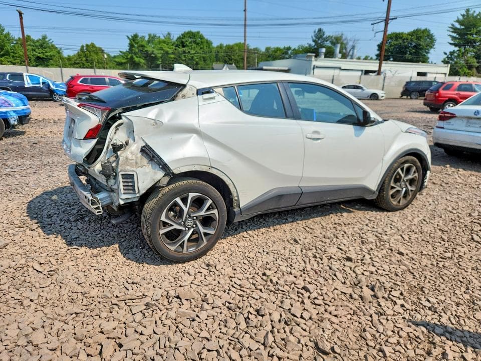 2021 TOYOTA C-HR XLE 3