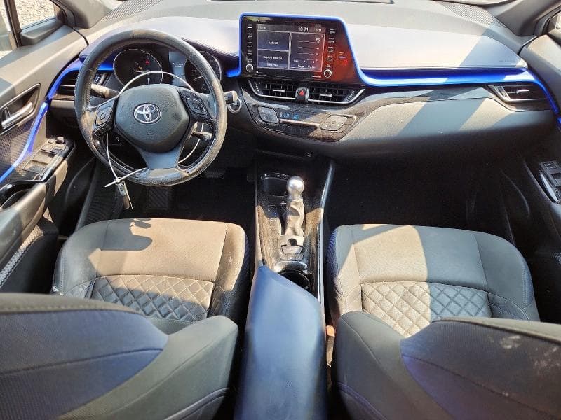 2021 TOYOTA C-HR XLE 8