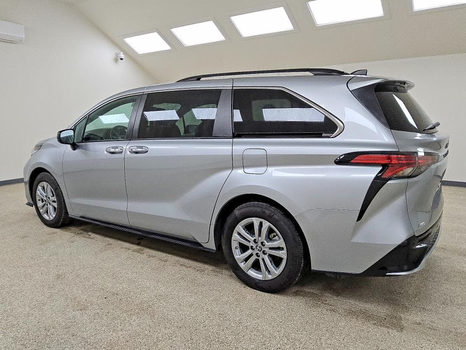 2023 TOYOTA SIENNA 2
