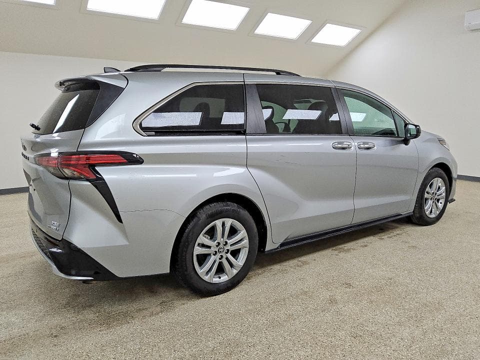 2023 TOYOTA SIENNA 3