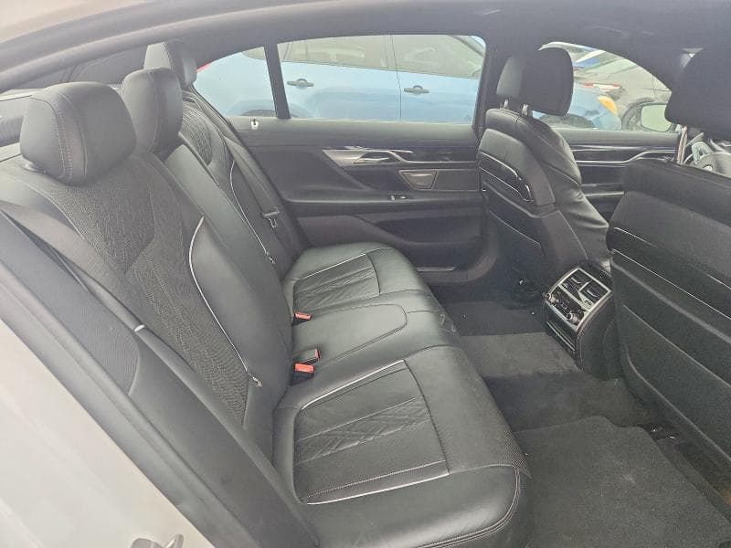 2019 BMW 750 XI 10