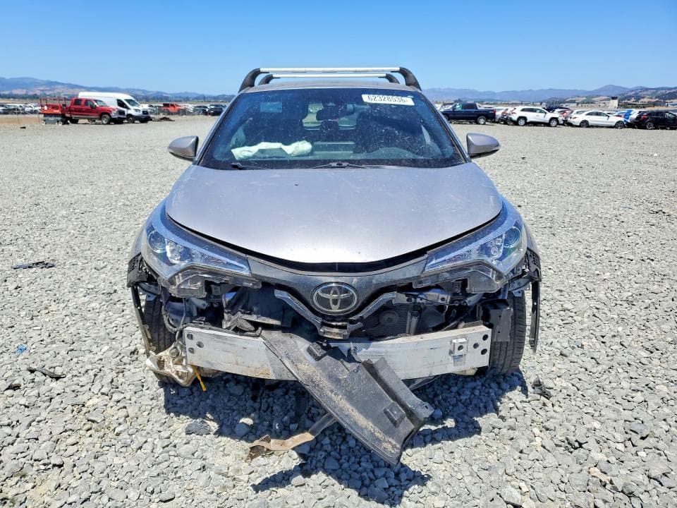 2019 TOYOTA C-HR LE 5
