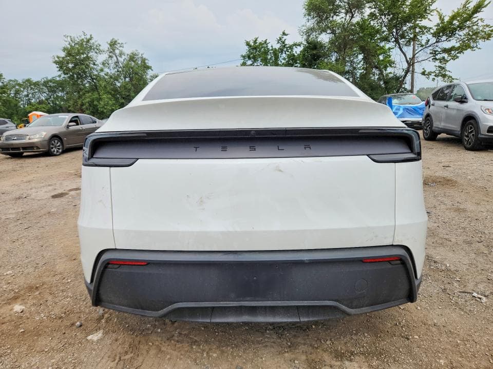 2026 TESLA MODEL Y 6