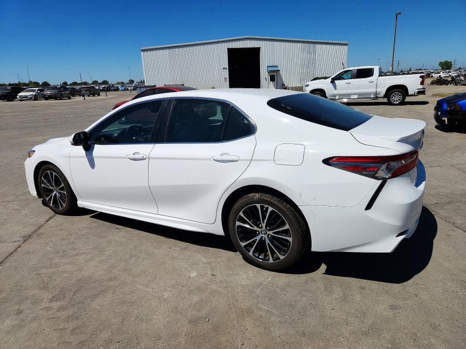 2018 TOYOTA CAMRY SE 2