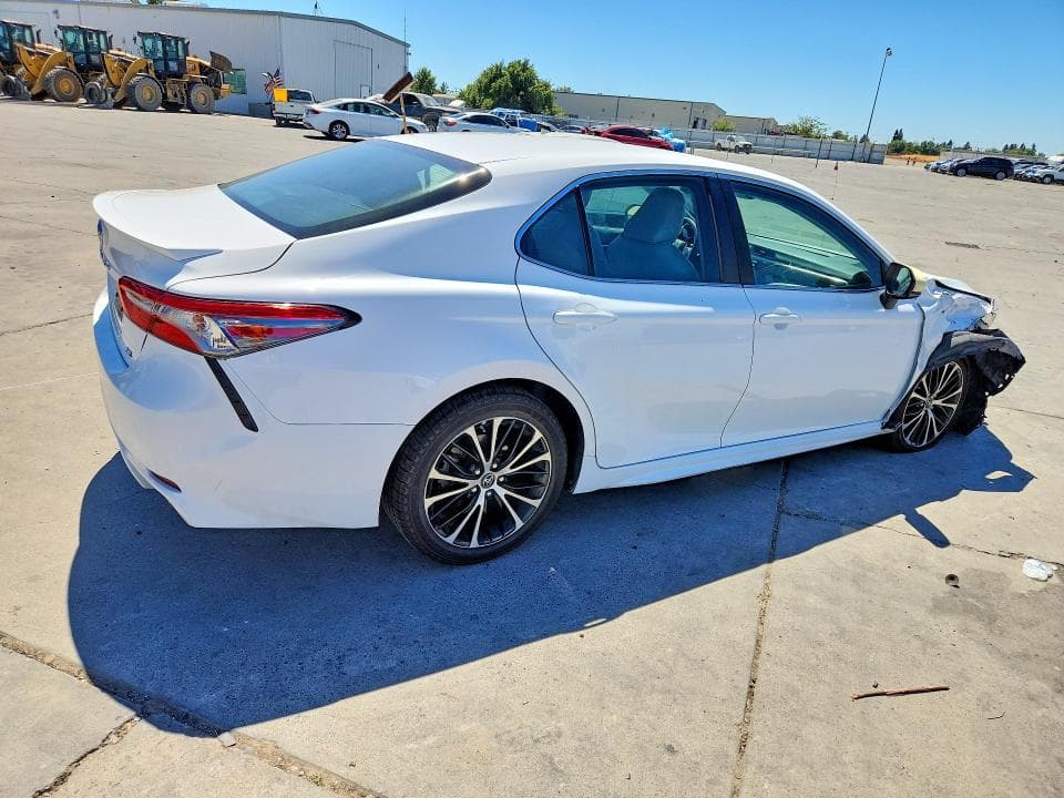 2018 TOYOTA CAMRY SE 3