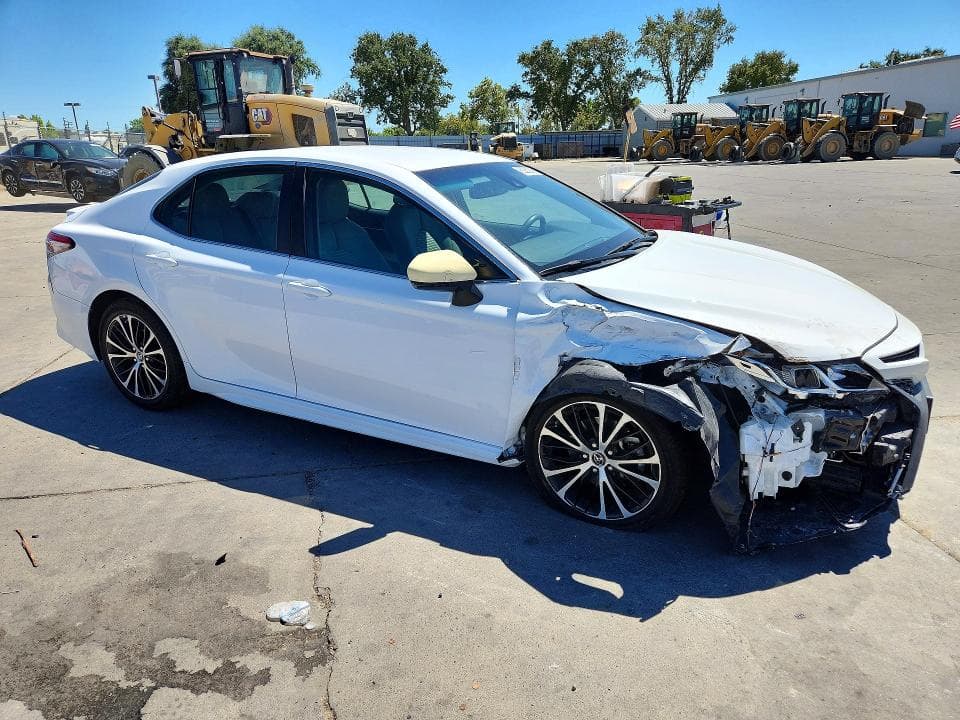 2018 TOYOTA CAMRY SE 4