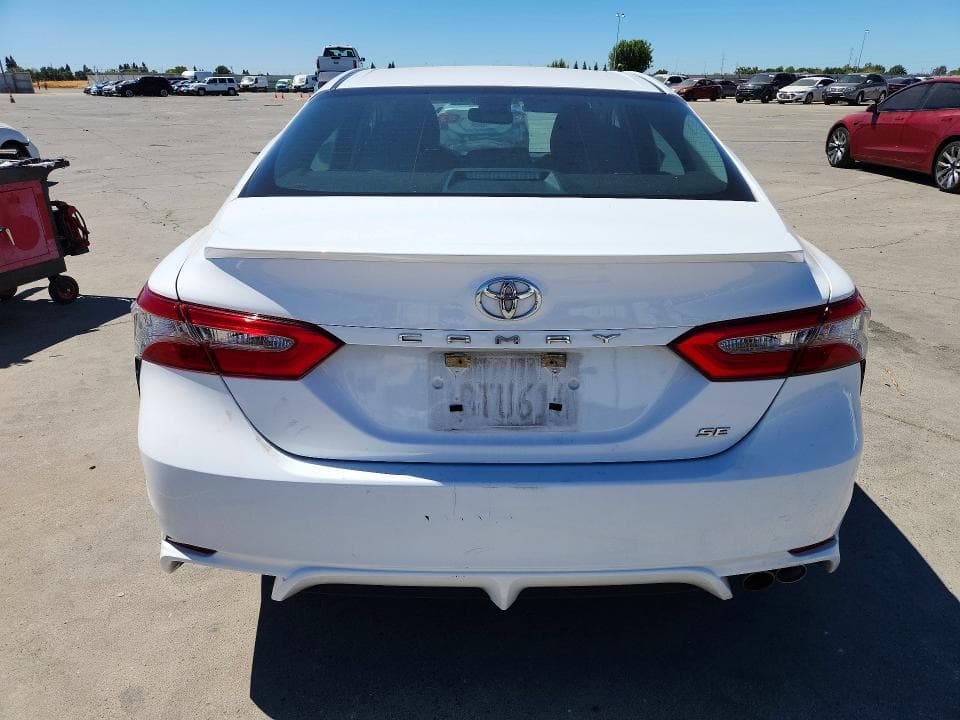 2018 TOYOTA CAMRY SE 6