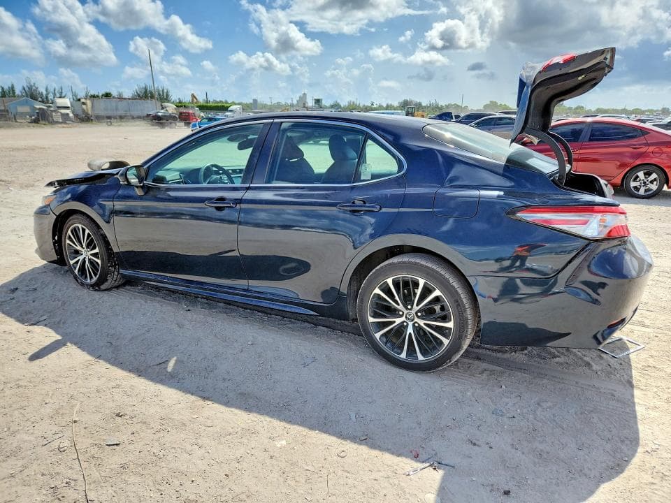 2019 TOYOTA CAMRY SE 2