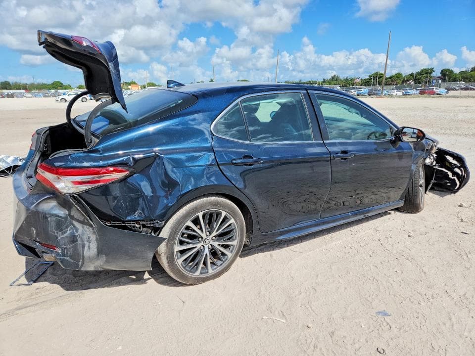 2019 TOYOTA CAMRY SE 3