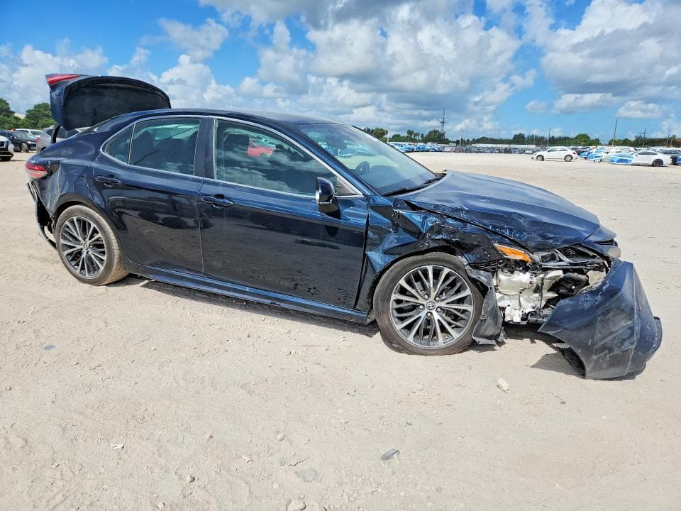 2019 TOYOTA CAMRY SE 4