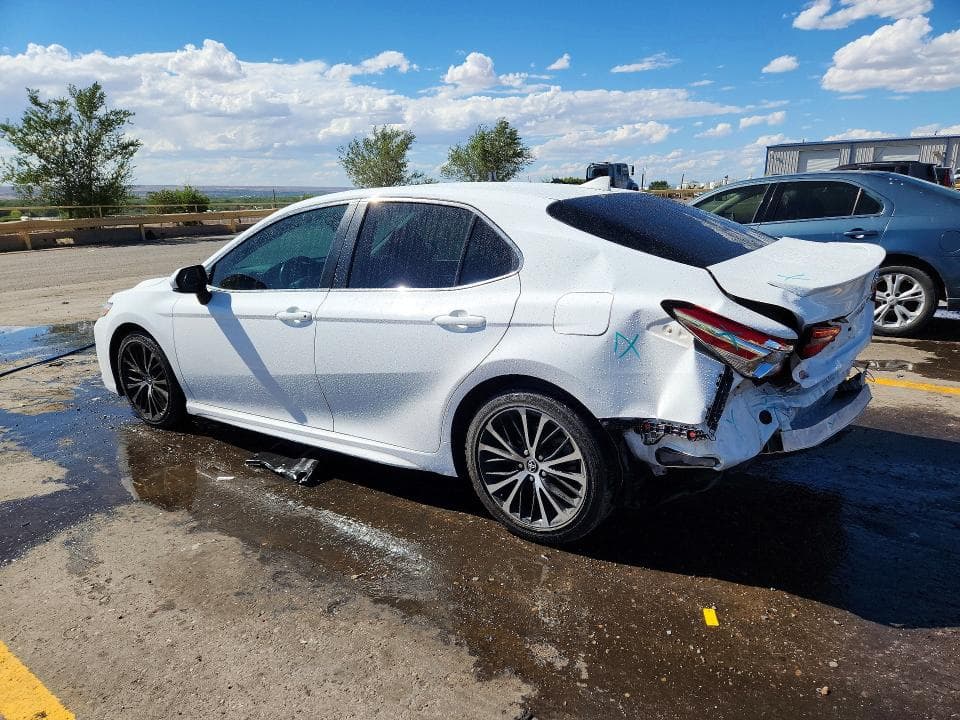 2020 TOYOTA CAMRY SE 2
