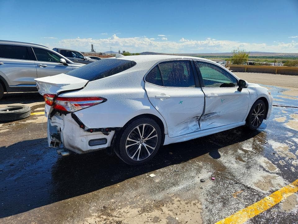 2020 TOYOTA CAMRY SE 3