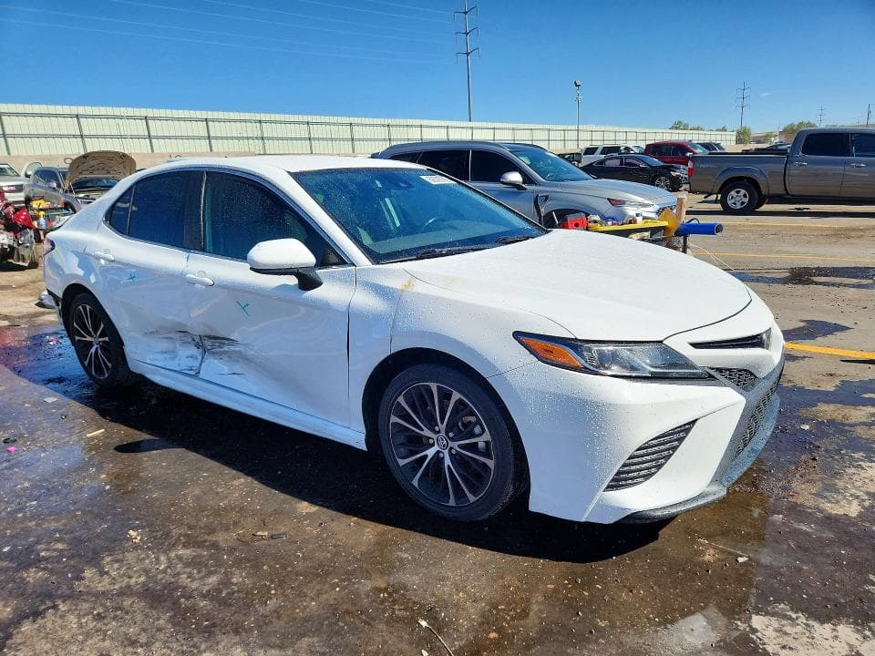 2020 TOYOTA CAMRY SE 4