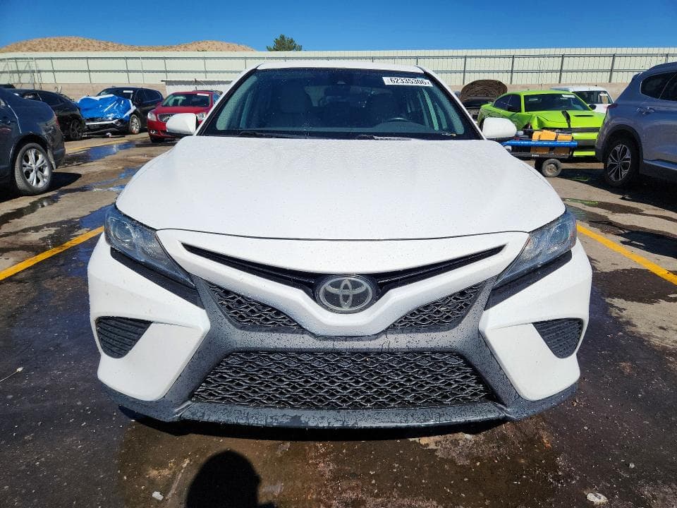 2020 TOYOTA CAMRY SE 5