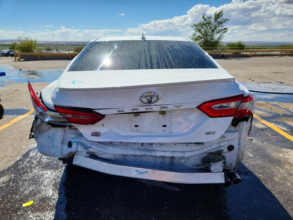 2020 TOYOTA CAMRY SE 6