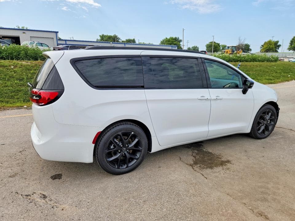 2026 CHRYSLER PACIFICA SELECT 3