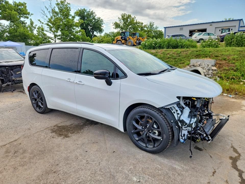 2026 CHRYSLER PACIFICA SELECT 4