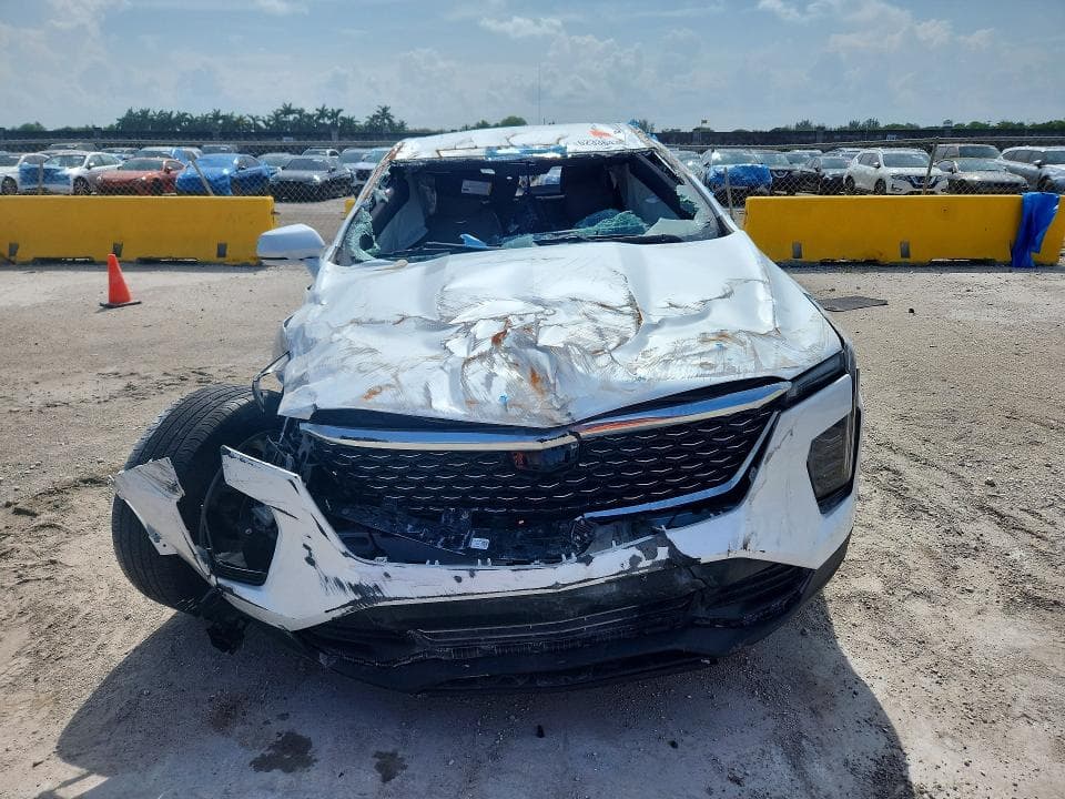 2024 CADILLAC XT4 LUXURY 5