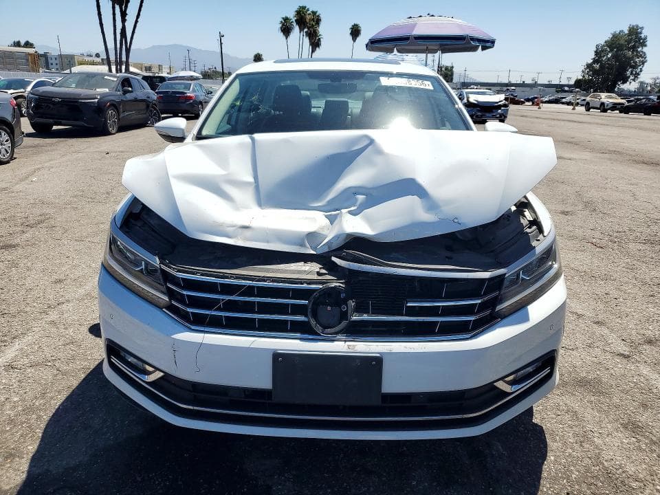 2018 VOLKSWAGEN PASSAT SE 5