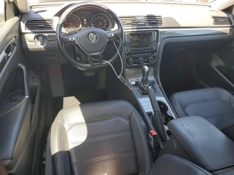 2018 VOLKSWAGEN PASSAT SE 8