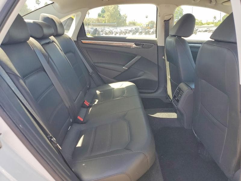 2018 VOLKSWAGEN PASSAT SE 10