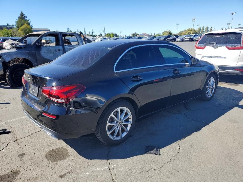 2020 MERCEDES-BENZ A 220 3