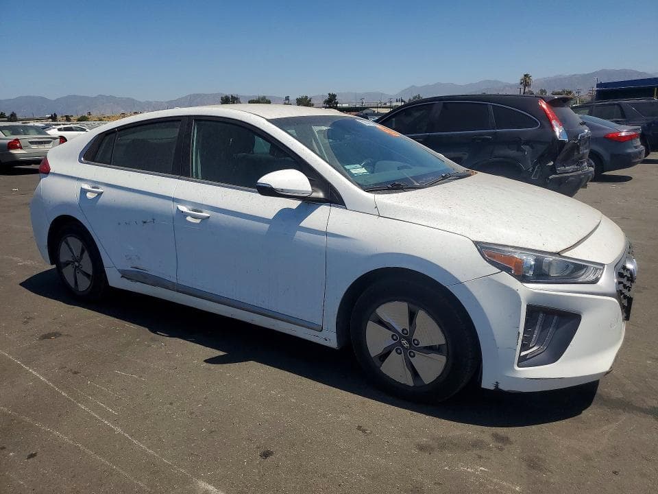 2022 HYUNDAI IONIQ SE 4