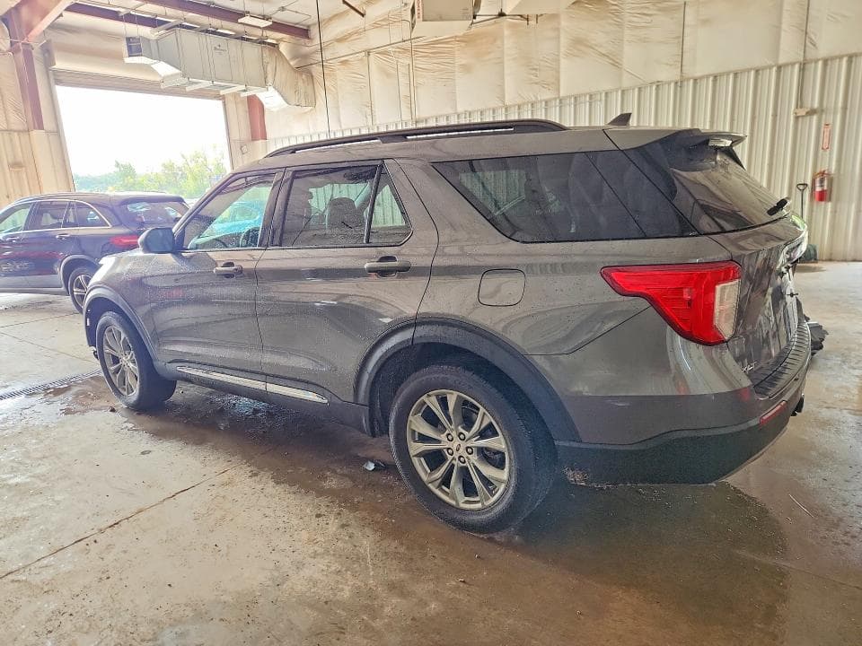 2022 FORD EXPLORER XLT 2