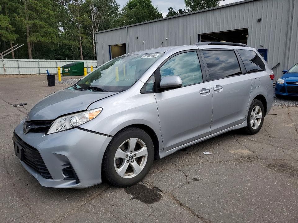 2018 TOYOTA SIENNA LE - 1