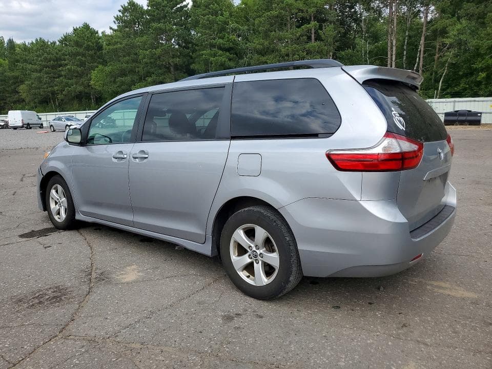 2018 TOYOTA SIENNA LE 2