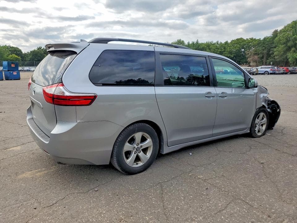 2018 TOYOTA SIENNA LE 3