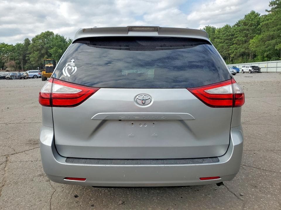 2018 TOYOTA SIENNA LE 6