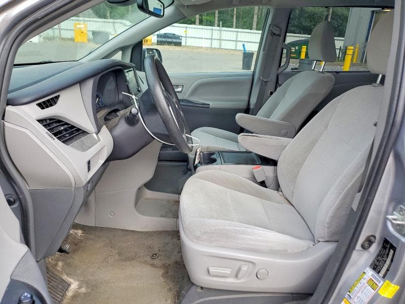 2018 TOYOTA SIENNA LE 7
