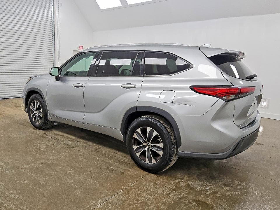 2020 TOYOTA HIGHLANDER XLE 2