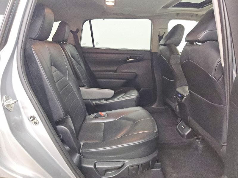2020 TOYOTA HIGHLANDER XLE 11