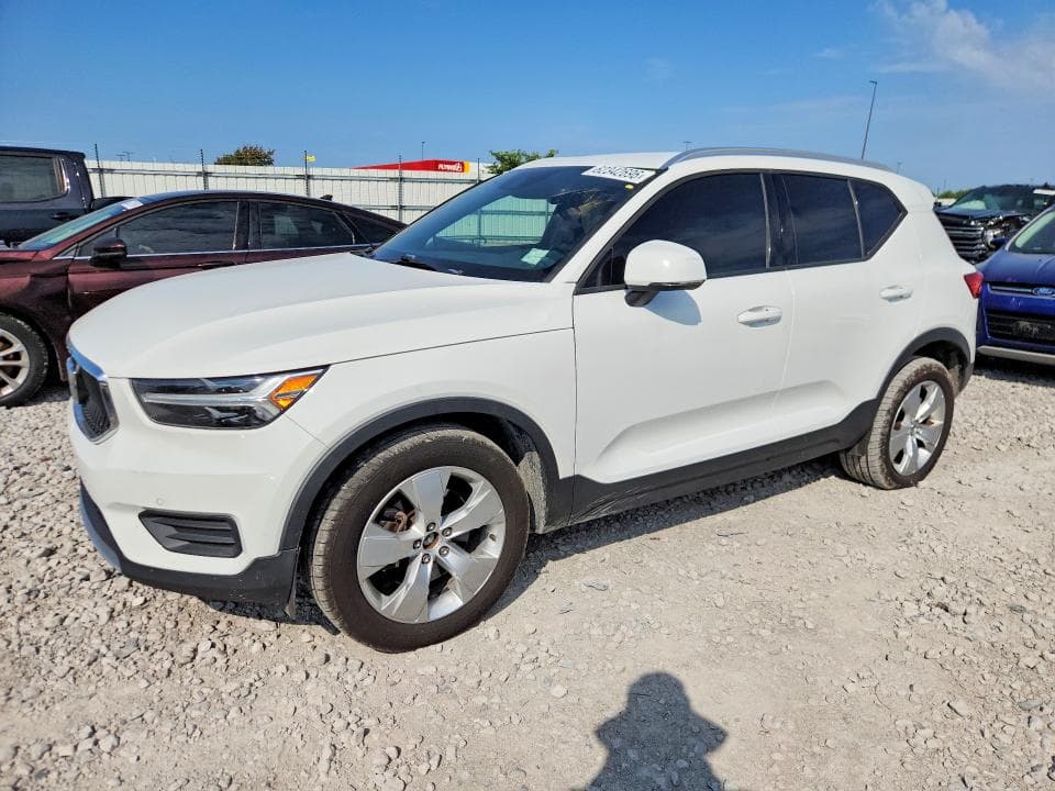 2020 VOLVO XC40 T4 MOMENTUM - 1