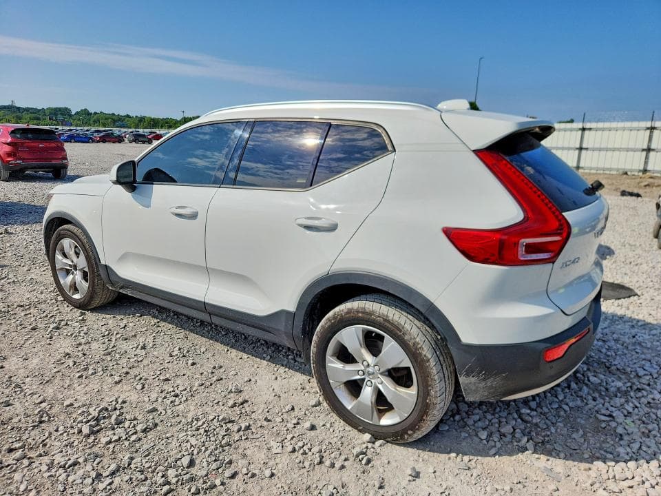 2020 VOLVO XC40 T4 MOMENTUM 2
