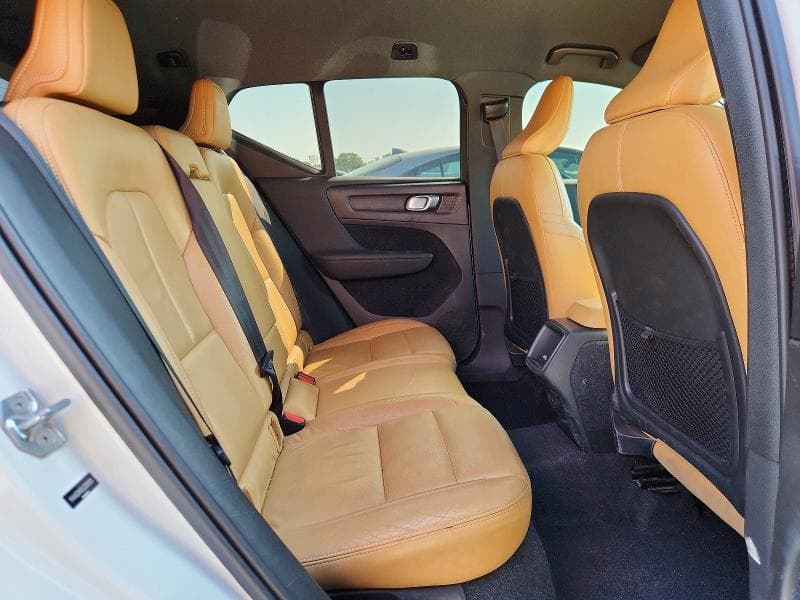 2020 VOLVO XC40 T4 MOMENTUM 11