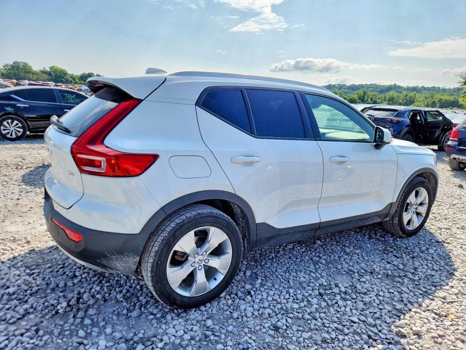 2020 VOLVO XC40 T4 MOMENTUM 3