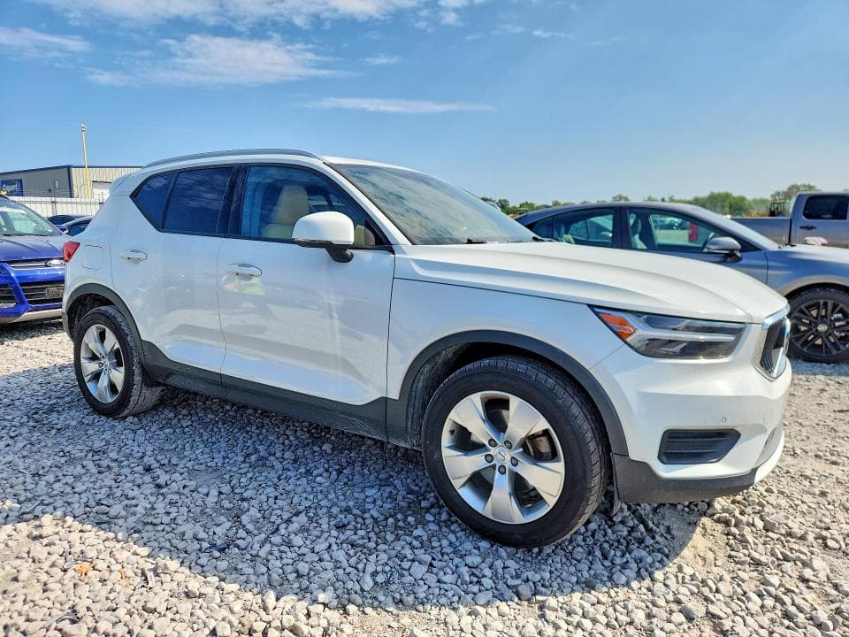 2020 VOLVO XC40 T4 MOMENTUM 4