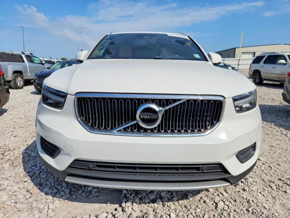 2020 VOLVO XC40 T4 MOMENTUM 5